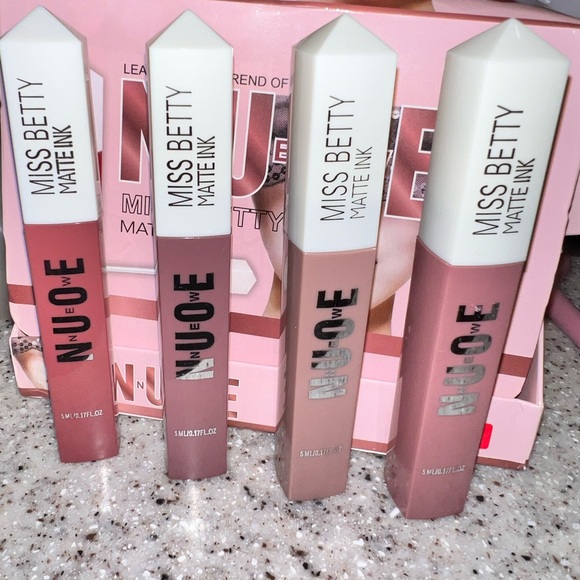 NEW! Miss Betty Super Stay 4pc-Nude Collection! Kiss-Proof,Smudge-Proof - Picture 2 of 2